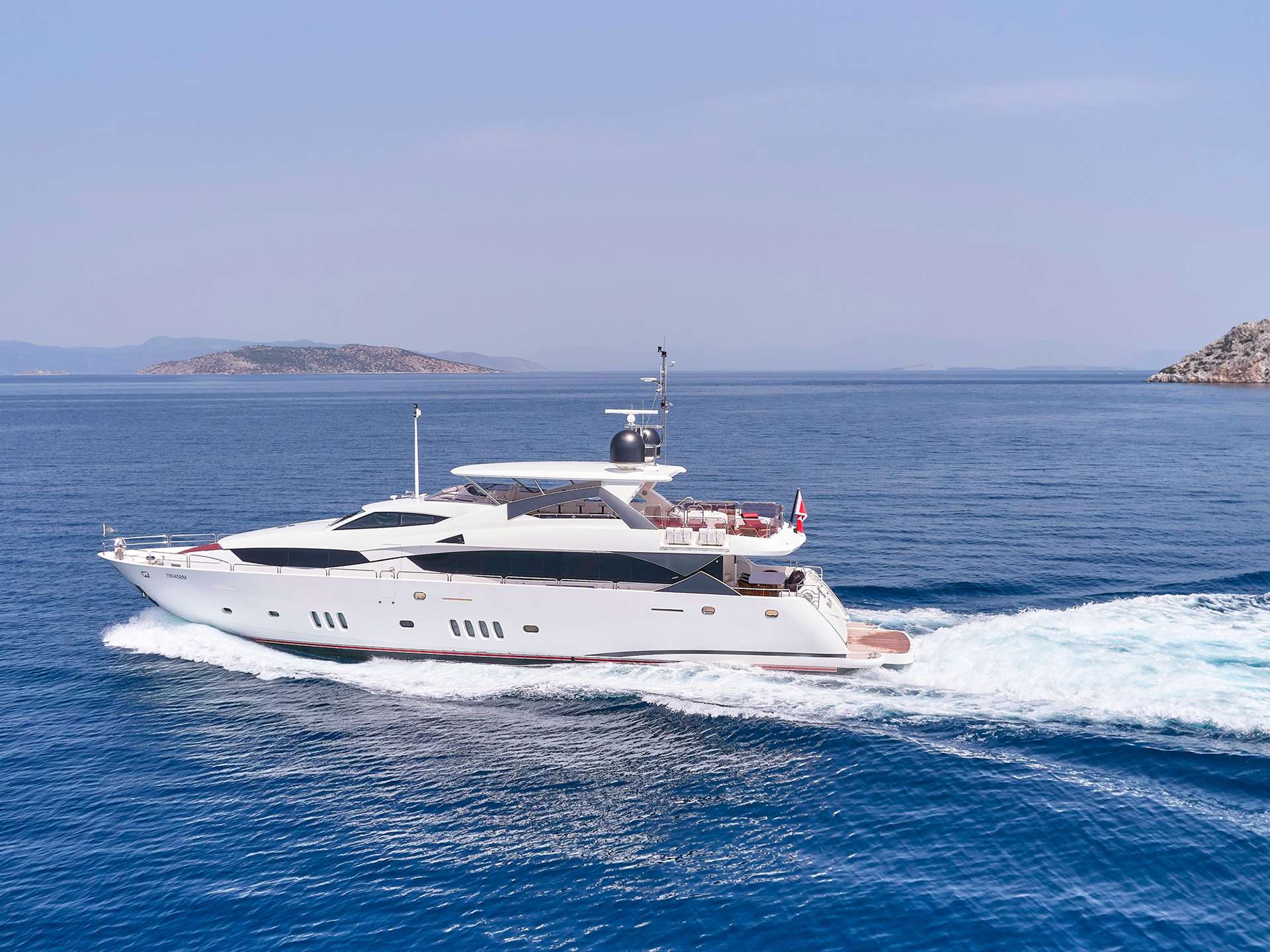WHITE PEARL I Sunseeker 34m - cruising