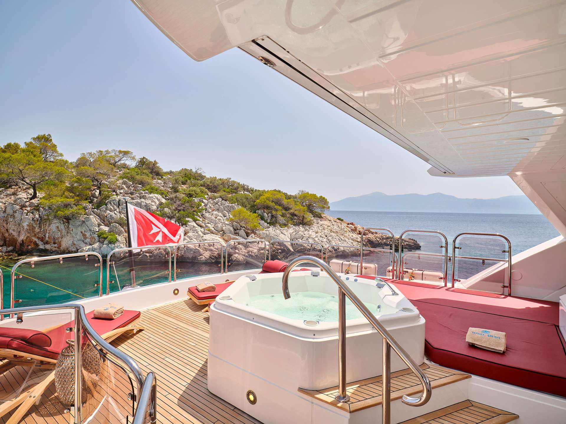 WHITE PEARL I Sunseeker 34m - sundeck jacuzzi