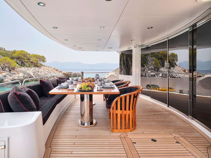 WHITE PEARL I Sunseeker 34m - main aft deck WHITE PEARL I Sunseeker 34m - main aft deck