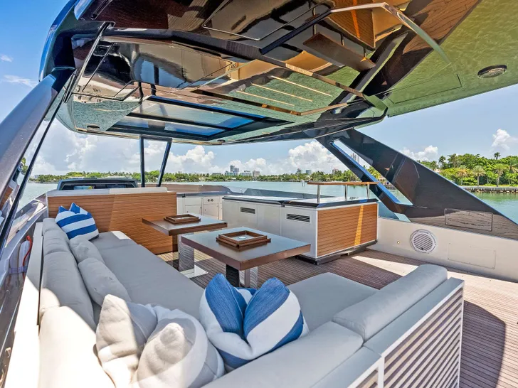THE BRASS RING Ferretti 850 - sundeck THE BRASS RING Ferretti 850 - sundeck