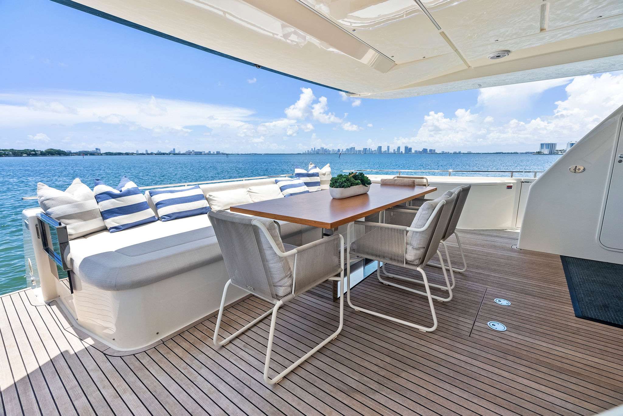 Charter Yacht THE BRASS RING - Ferretti 850 - 4 Cabins - Nassau - Exumas - Bahamas