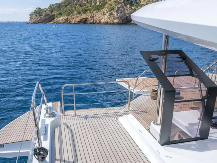 CATWALK I Lagoon 50 - swim platform CATWALK I Lagoon 50 - swim platform