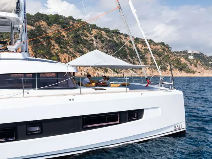 VALINOR Bali 5.2 - side bow view VALINOR Bali 5.2 - side bow view