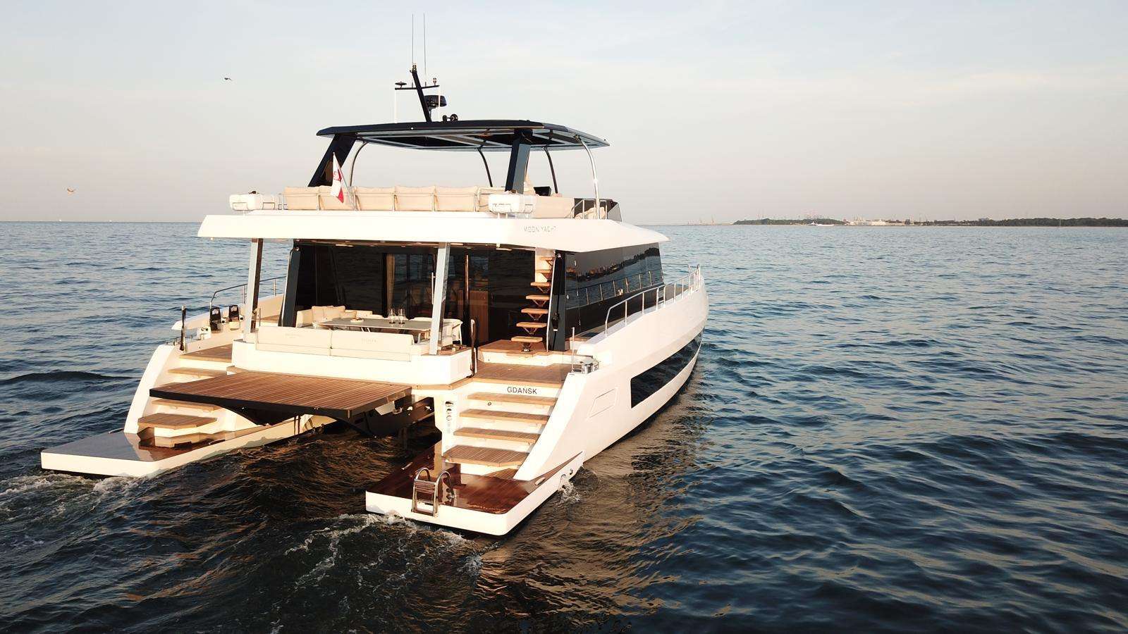 ARCTIC MOON,MOON 6TY Power Gen 2 - Stern