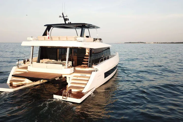 Charter Yacht ARCTIC MOON - MOON 6TY Power Gen. 2 - 5 cabins - Nassau - Exumas - Bahamas