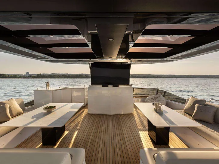 ARCTIC MOON,MOON 6TY Power Gen 2 - Flybridge ARCTIC MOON,MOON 6TY Power Gen 2 - Flybridge