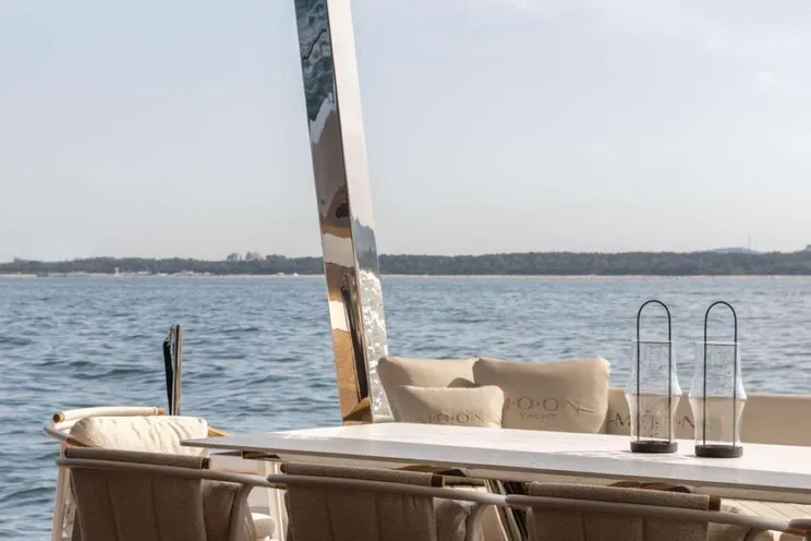 Charter Yacht ARCTIC MOON - MOON 6TY Power Gen. 2 - 5 cabins - Nassau - Exumas - Bahamas