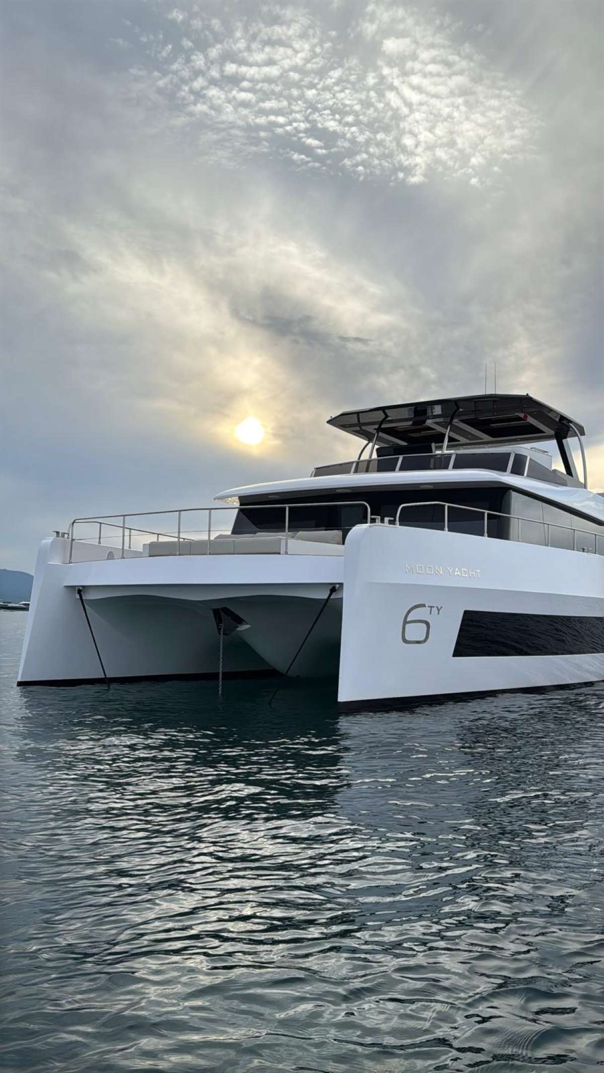 ARCTIC MOON,MOON 6TY Power Gen 2 - Bow