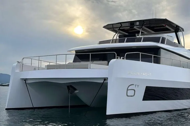 Charter Yacht ARCTIC MOON - MOON 6TY Power Gen. 2 - 5 cabins - Nassau - Exumas - Bahamas