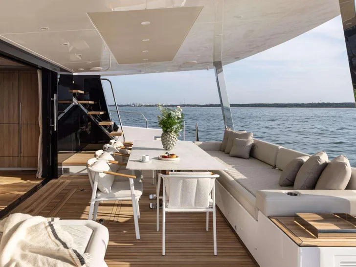 ARCTIC MOON,MOON 6TY Power Gen 2 - Aft Deck ARCTIC MOON,MOON 6TY Power Gen 2 - Aft Deck