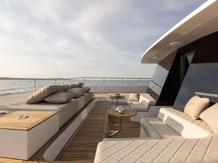 ARCTIC MOON,MOON 6TY Power Gen 2 - Bow Seating and Sun Beds ARCTIC MOON,MOON 6TY Power Gen 2 - Bow Seating and Sun Beds