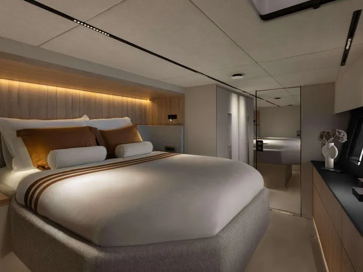 ARCTIC MOON,MOON 6TY Power Gen 2 - Master Cabin ARCTIC MOON,MOON 6TY Power Gen 2 - Master Cabin