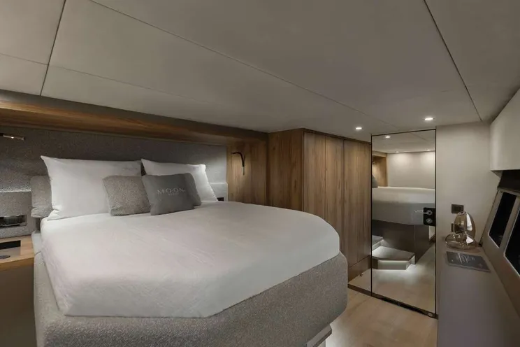 Charter Yacht ARCTIC MOON - MOON 6TY Power Gen. 2 - 5 cabins - Nassau - Exumas - Bahamas