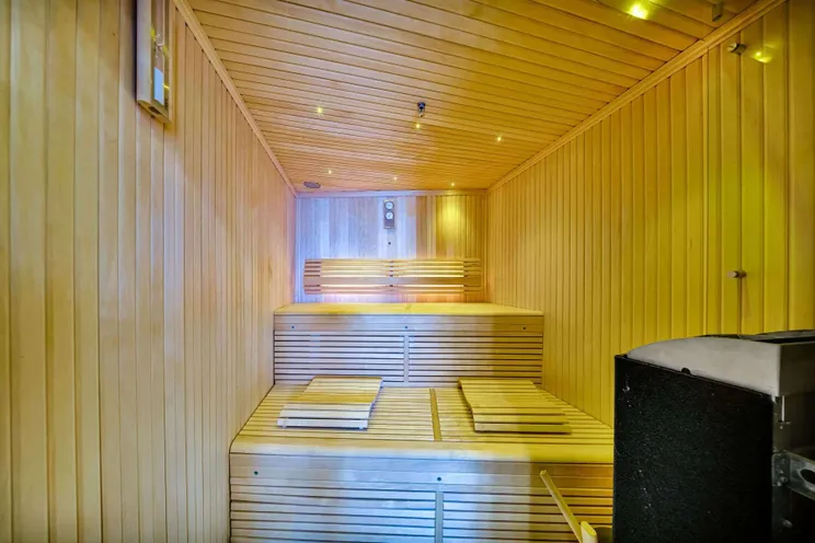 Charter Yacht NATURAL 9 - Sunseeker 37m - 5 Cabins - Nassau - Exumas - Bahamas