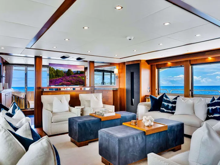 NATURAL 9 Sunseeker 37m - main saloon NATURAL 9 Sunseeker 37m - main saloon