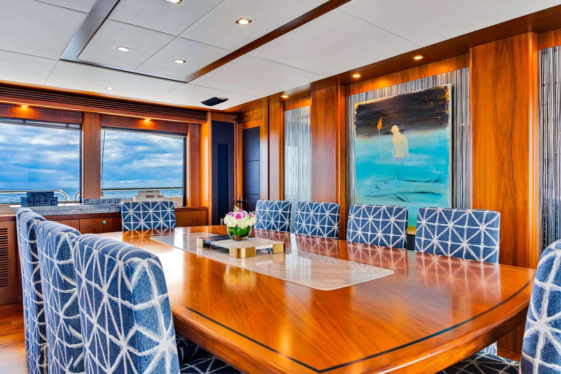 NATURAL 9 Sunseeker 37m - main dining area