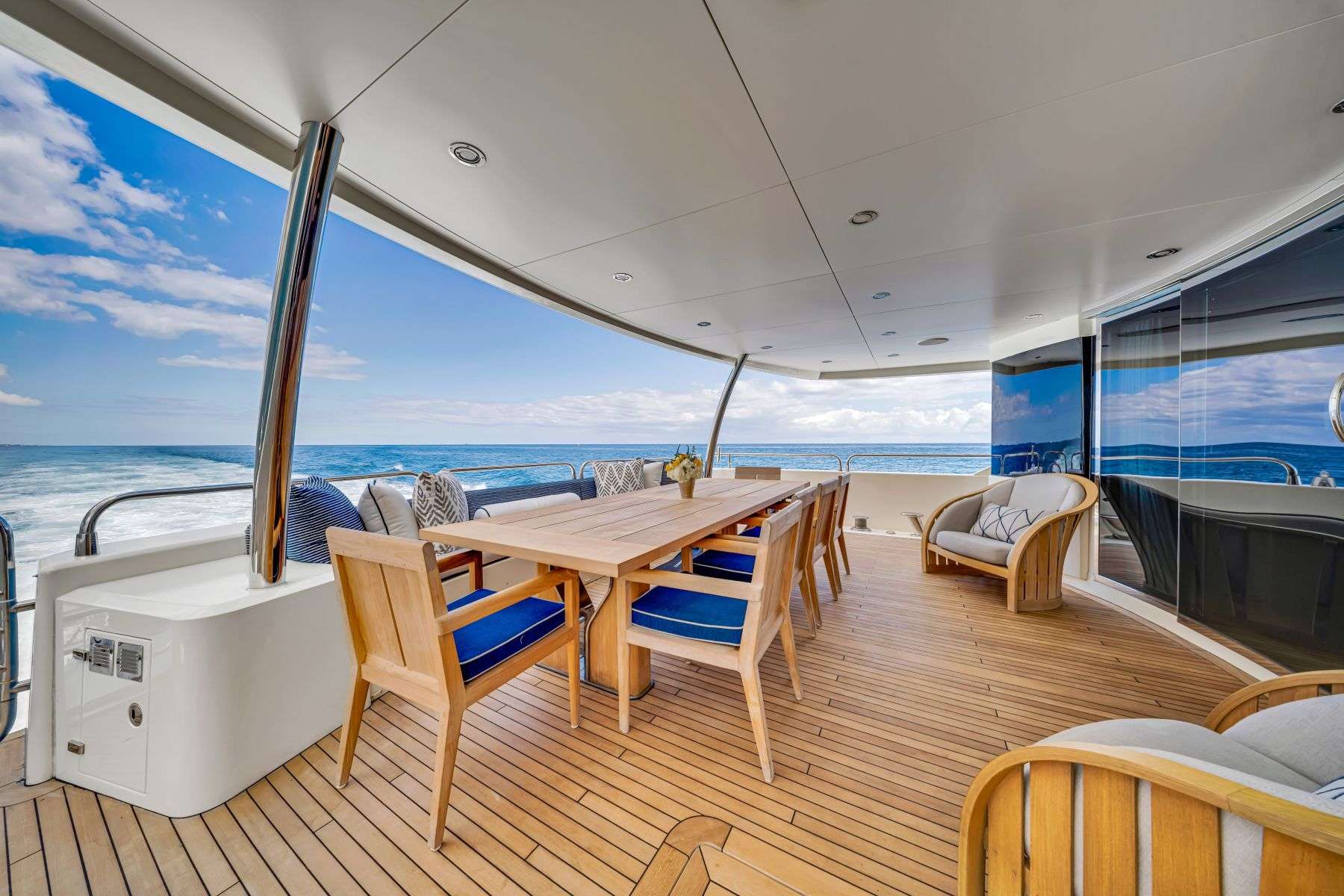 NATURAL 9 Sunseeker 37m - aft deck alfresco dining area