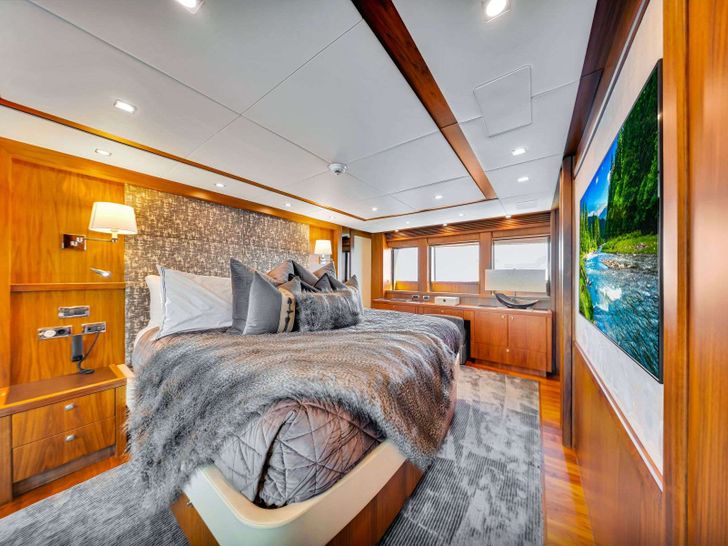 NATURAL 9 Sunseeker 37m - master cabin NATURAL 9 Sunseeker 37m - master cabin