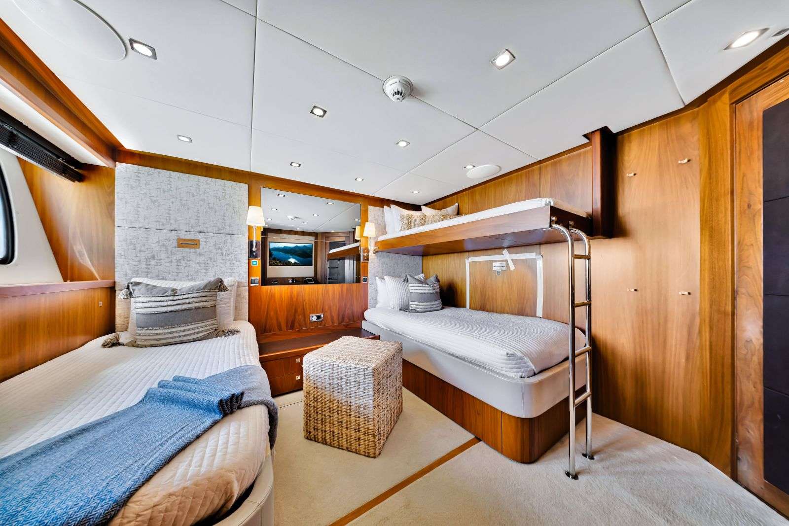 NATURAL 9 Sunseeker 37m - twin cabin 2