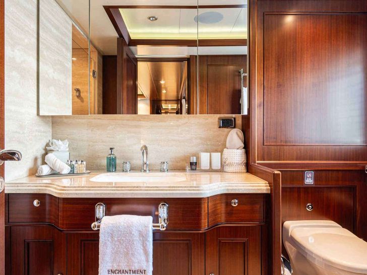 PALATIAL CRN Ancona 43 - master cabin bathroom PALATIAL CRN Ancona 43 - master cabin bathroom