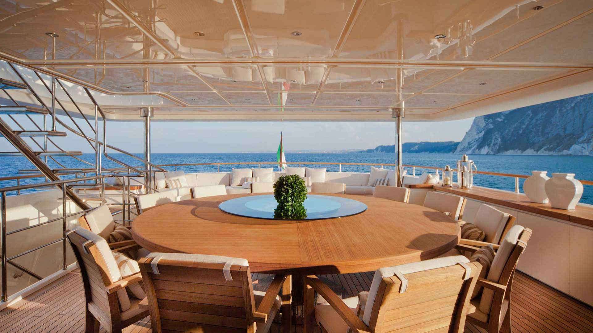 PALATIAL CRN Ancona 43 - alfresco dining area