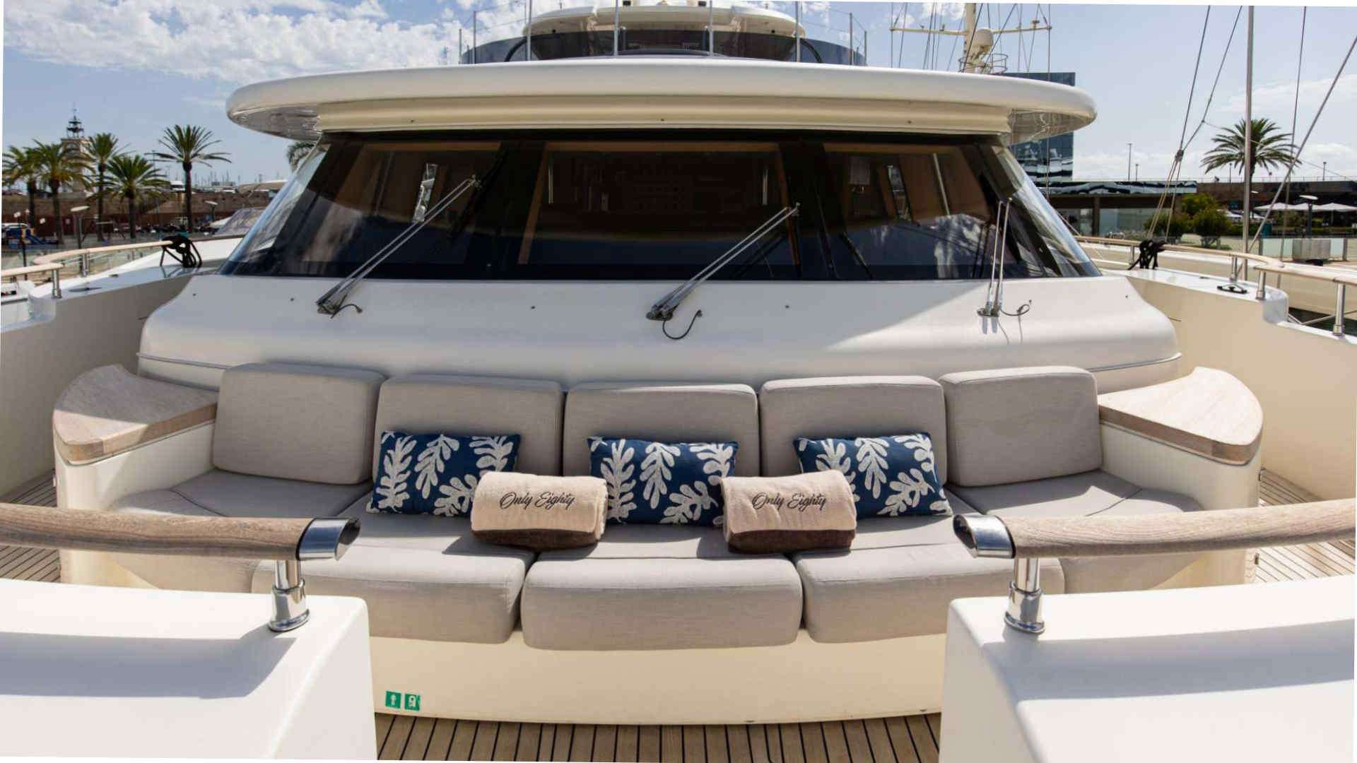 PALATIAL CRN Ancona 43 - foredeck lounge
