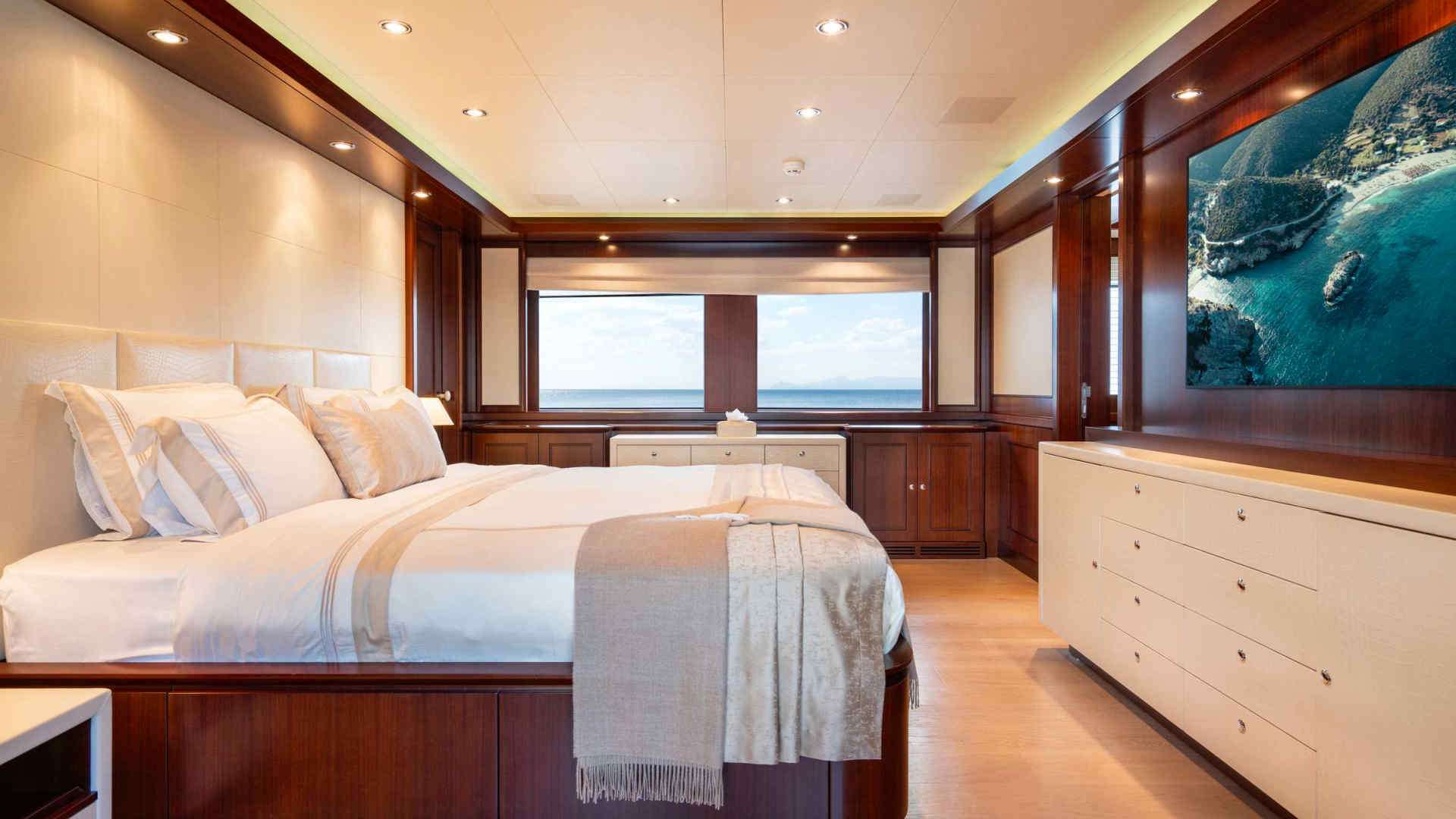 PALATIAL CRN Ancona 43 - master cabin bed and TV