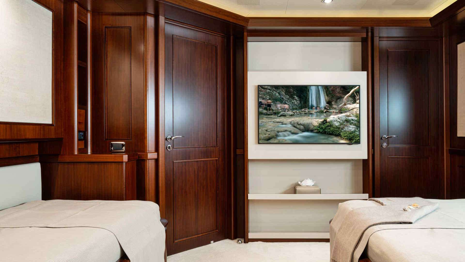 PALATIAL CRN Ancona 43 - twin cabin 2