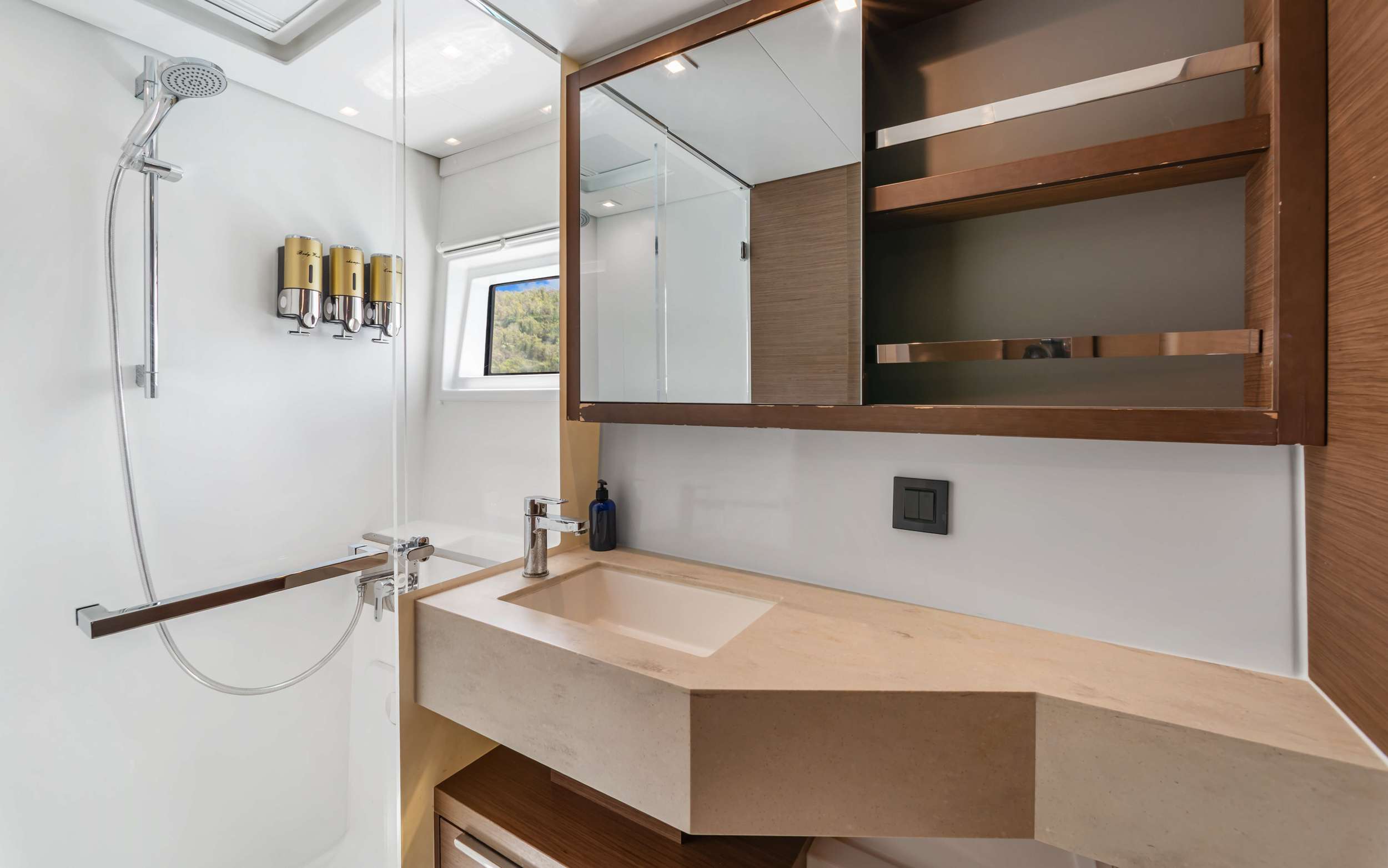 OCEANS 8 Lagoon 46 - cabin 1 bathroom