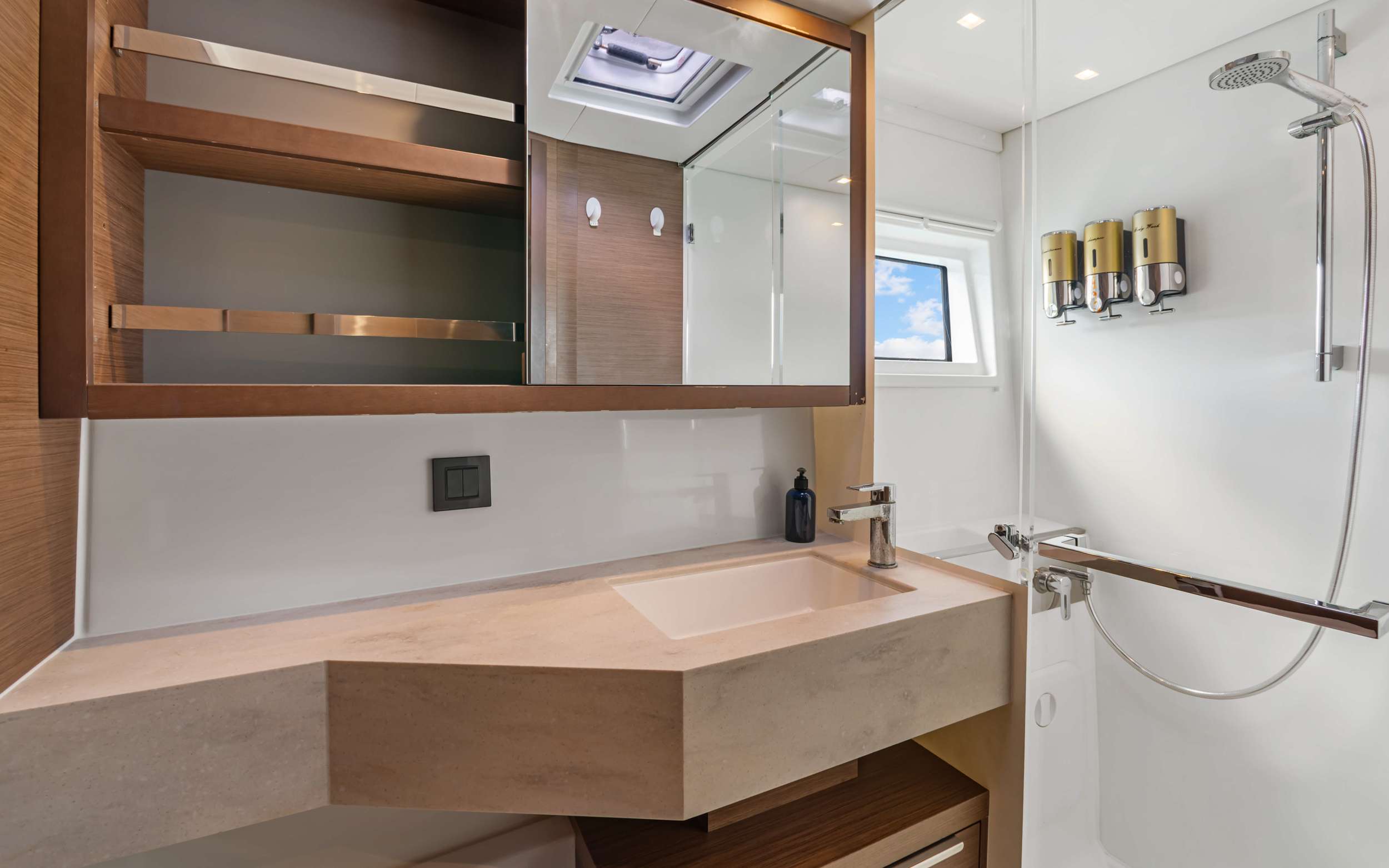 OCEANS 8 Lagoon 46 - cabin 2 bathroom