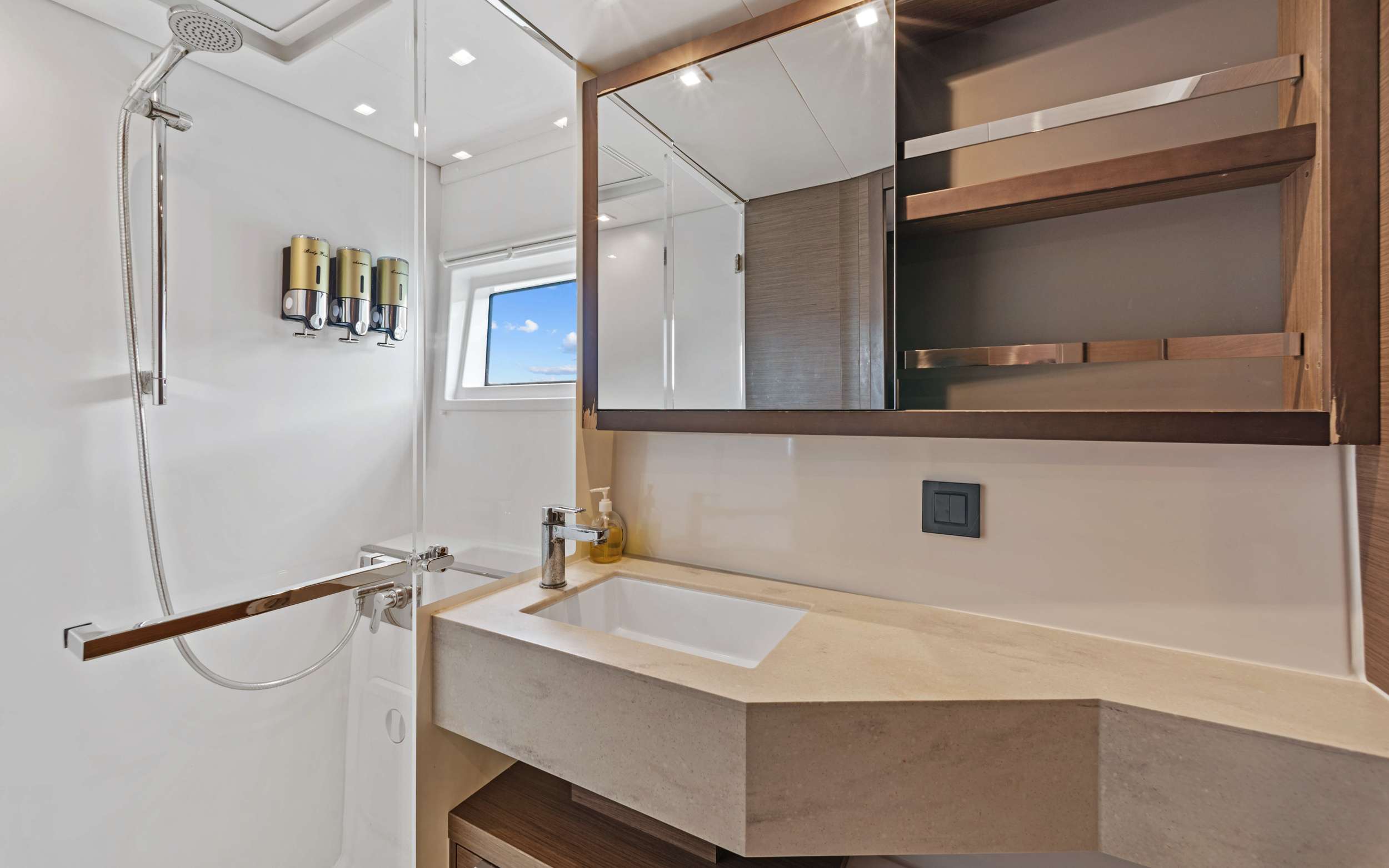 OCEANS 8 Lagoon 46 - cabin 3 bathroom