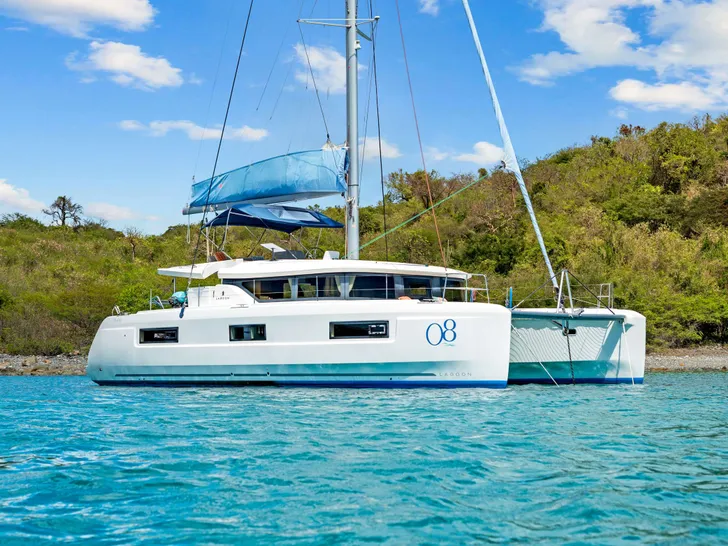 OCEANS 8 Lagoon 46 - side profile OCEANS 8 Lagoon 46 - side profile