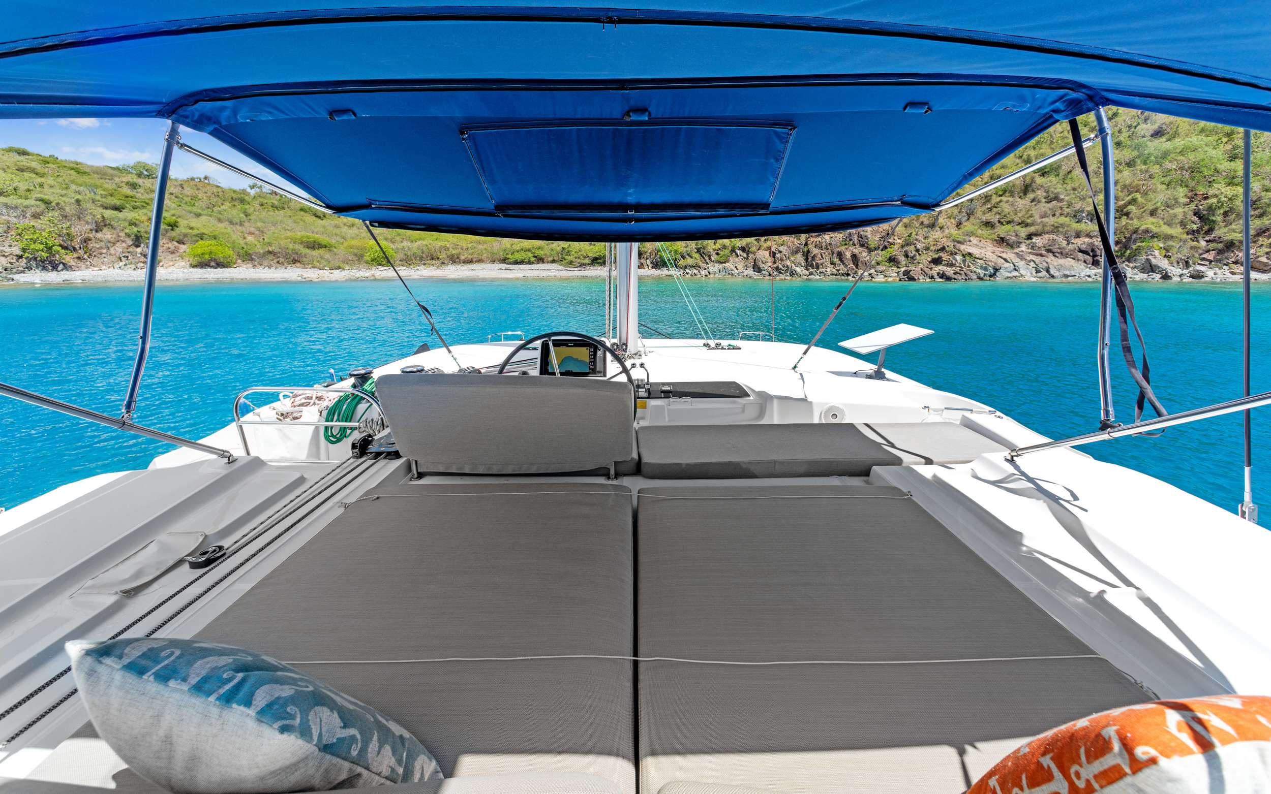 OCEANS 8 Lagoon 46 - flybridge sunbathing area