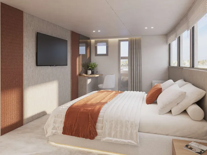 ROKO Custom 49m - master cabin bed ROKO Custom 49m - master cabin bed