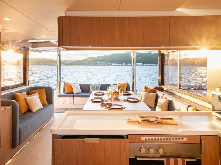 PORTFOLIO Bali 5.2 - galley bar PORTFOLIO Bali 5.2 - galley bar