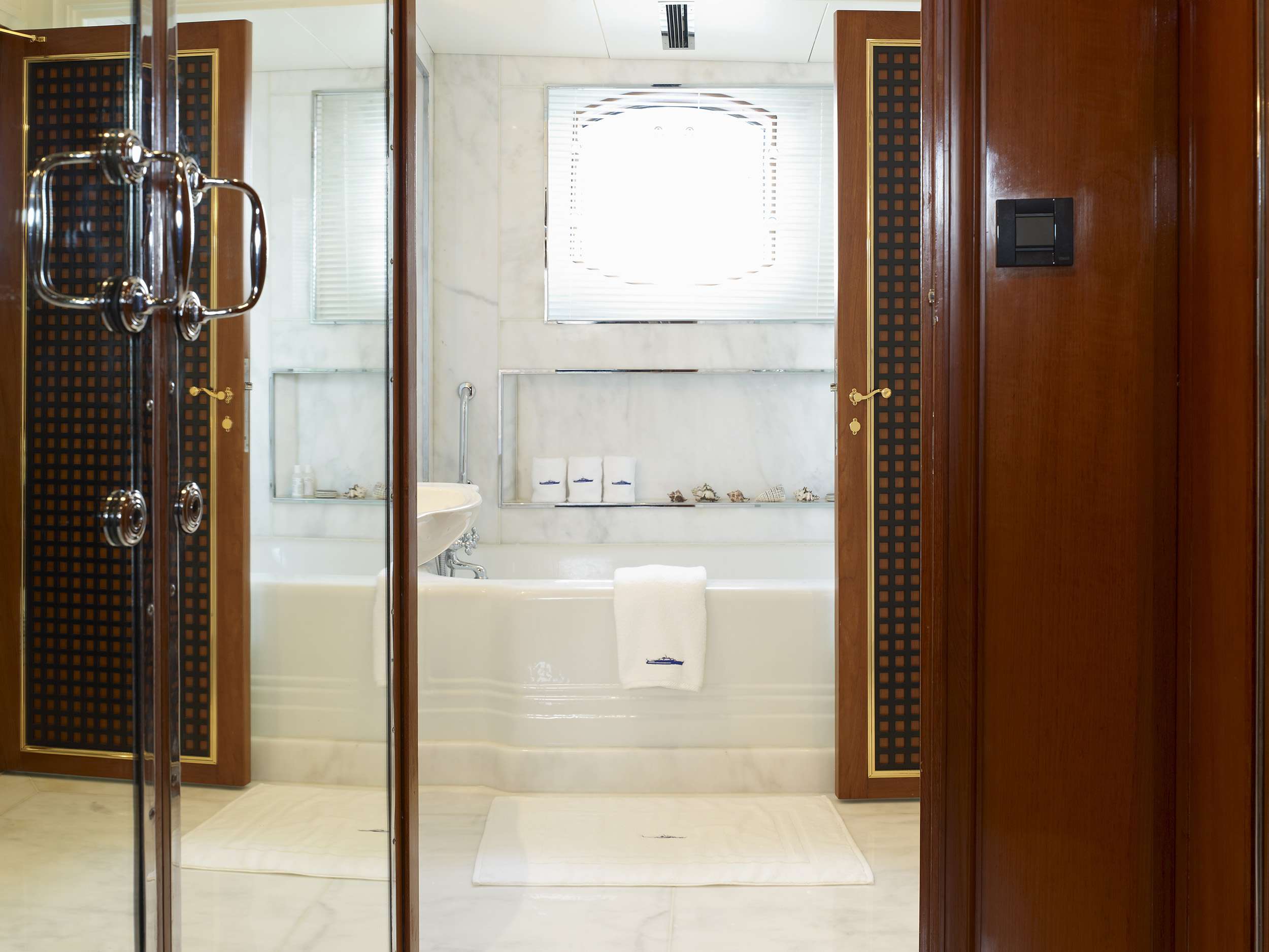 NORTHWIND II Camper&Nicholson 45m - master cabin bathroom