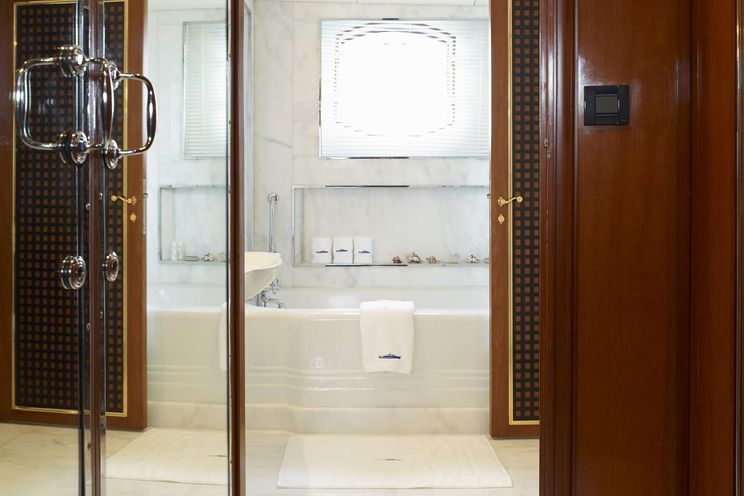 Charter Yacht NORTHWIND II - Camper&Nicholson 45m - 5 Cabins - Athens - Mykonos - Paros - Cyclades - Greece