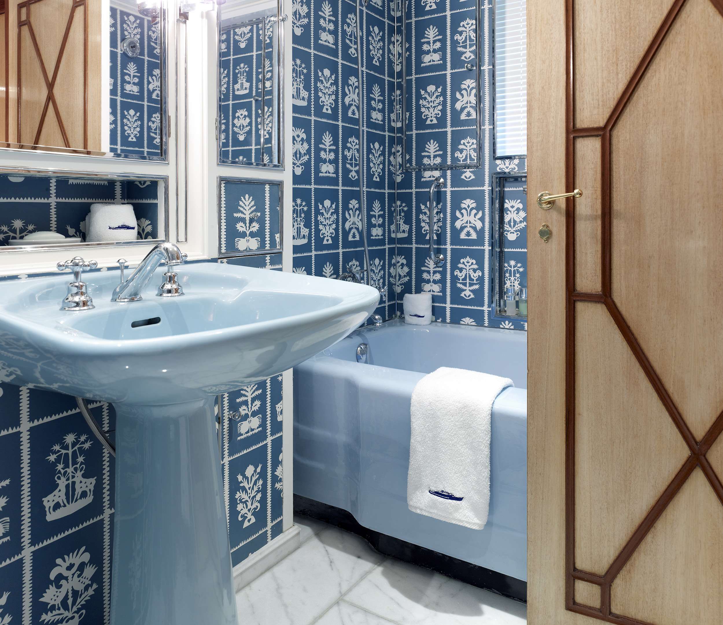 NORTHWIND II Camper&Nicholson 45m - VIP cabin bathroom