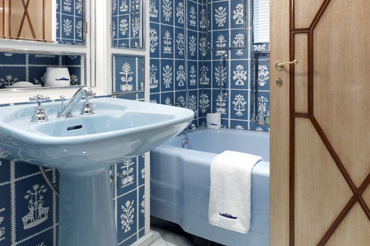 Charter Yacht NORTHWIND II - Camper&Nicholson 45m - 5 Cabins - Athens - Mykonos - Paros - Cyclades - Greece