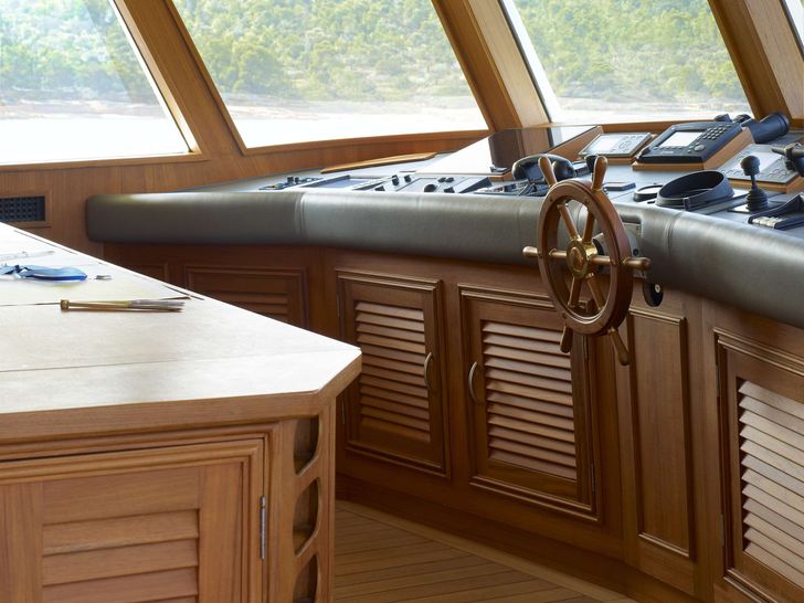 NORTHWIND II Camper&Nicholson 45m - cockpit NORTHWIND II Camper&Nicholson 45m - cockpit