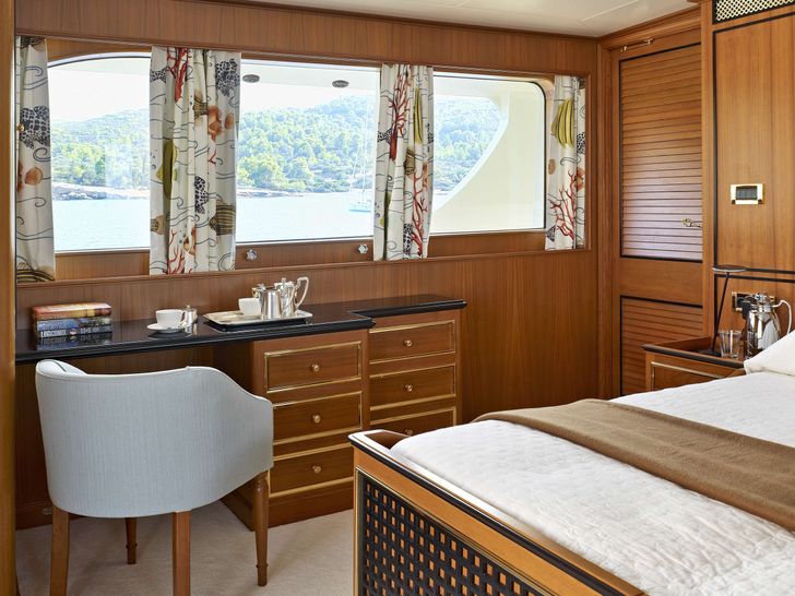 NORTHWIND II Camper&Nicholson 45m - master cabin work desk NORTHWIND II Camper&Nicholson 45m - master cabin work desk