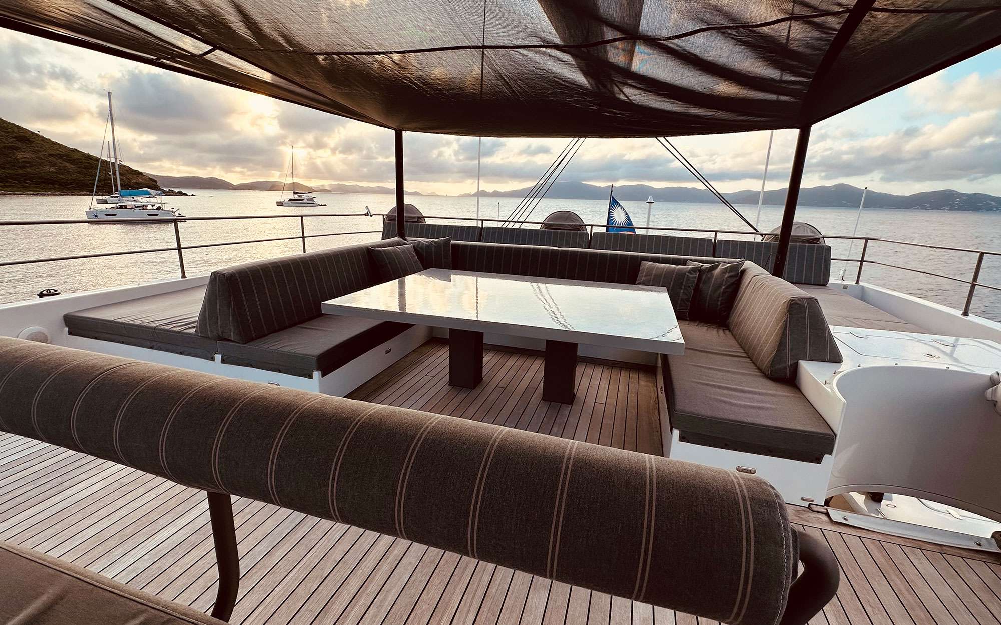 CHE Sunreef 114 - flybridge