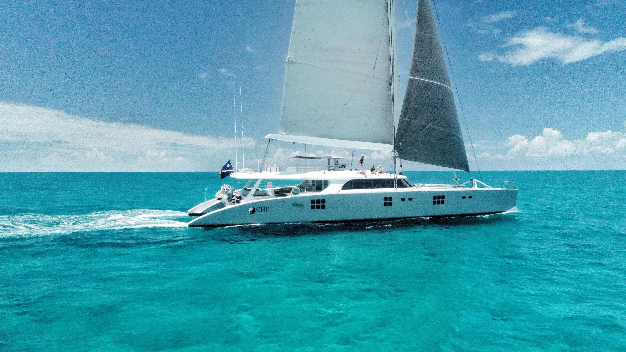 CHE Sunreef 114 - sailing