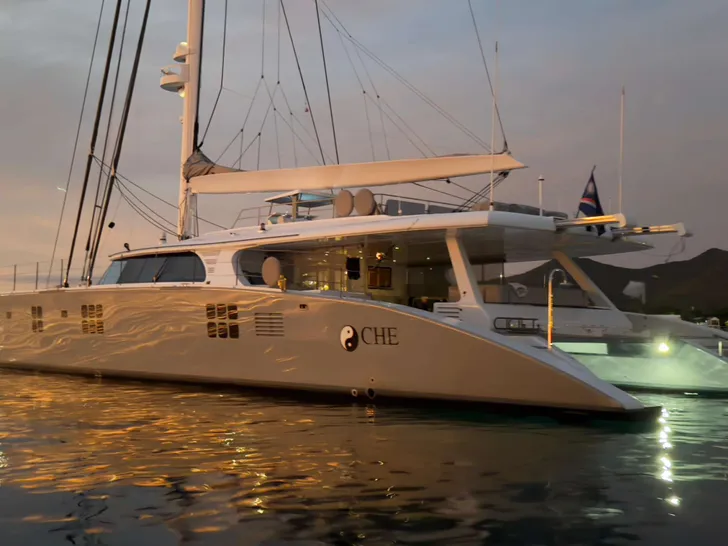 CHE Sunreef 114 - at night CHE Sunreef 114 - at night
