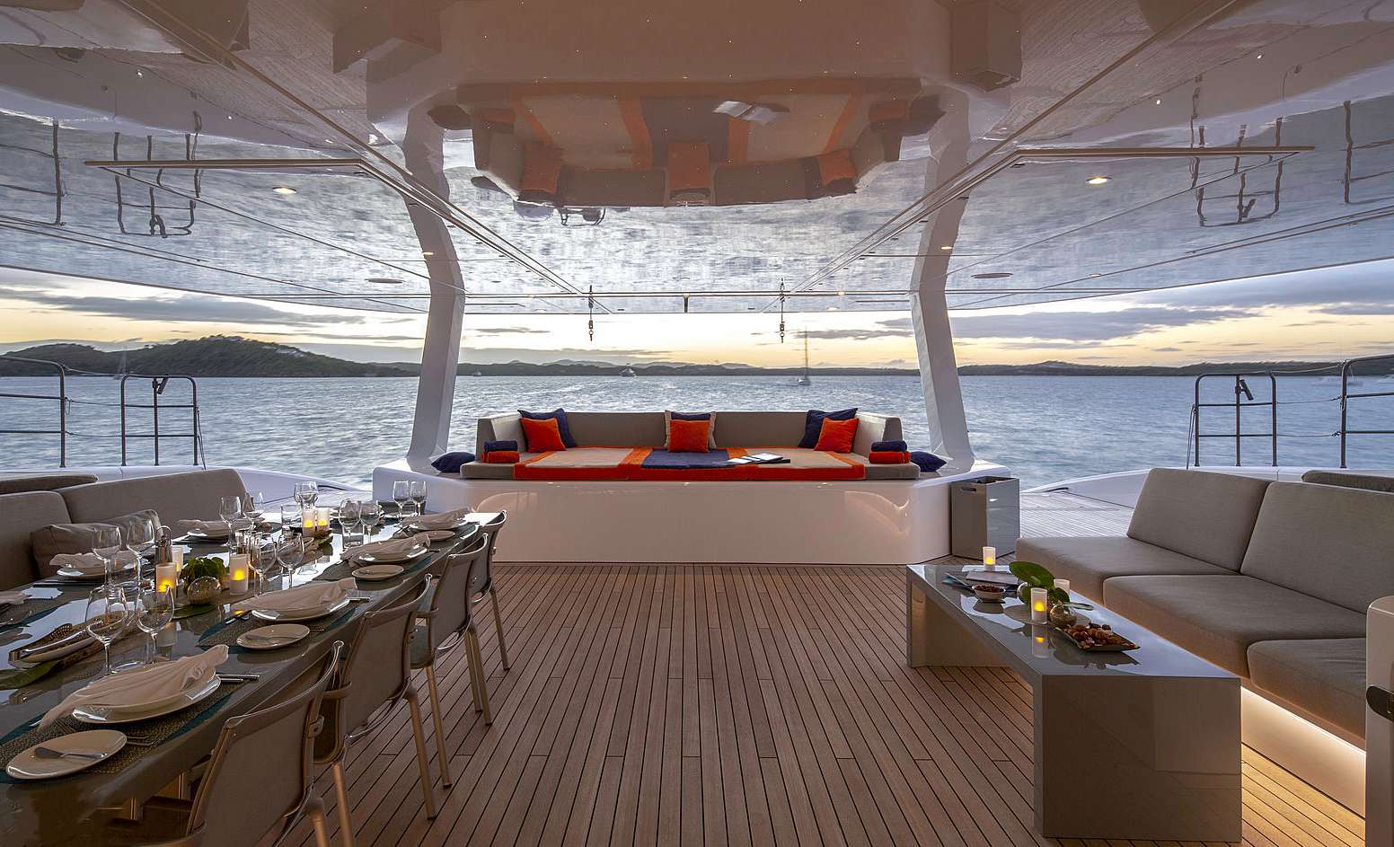 CHE Sunreef 114 - aft deck