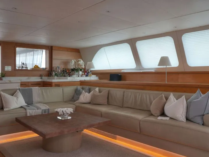 CHE Sunreef 114 - saloon lounge CHE Sunreef 114 - saloon lounge