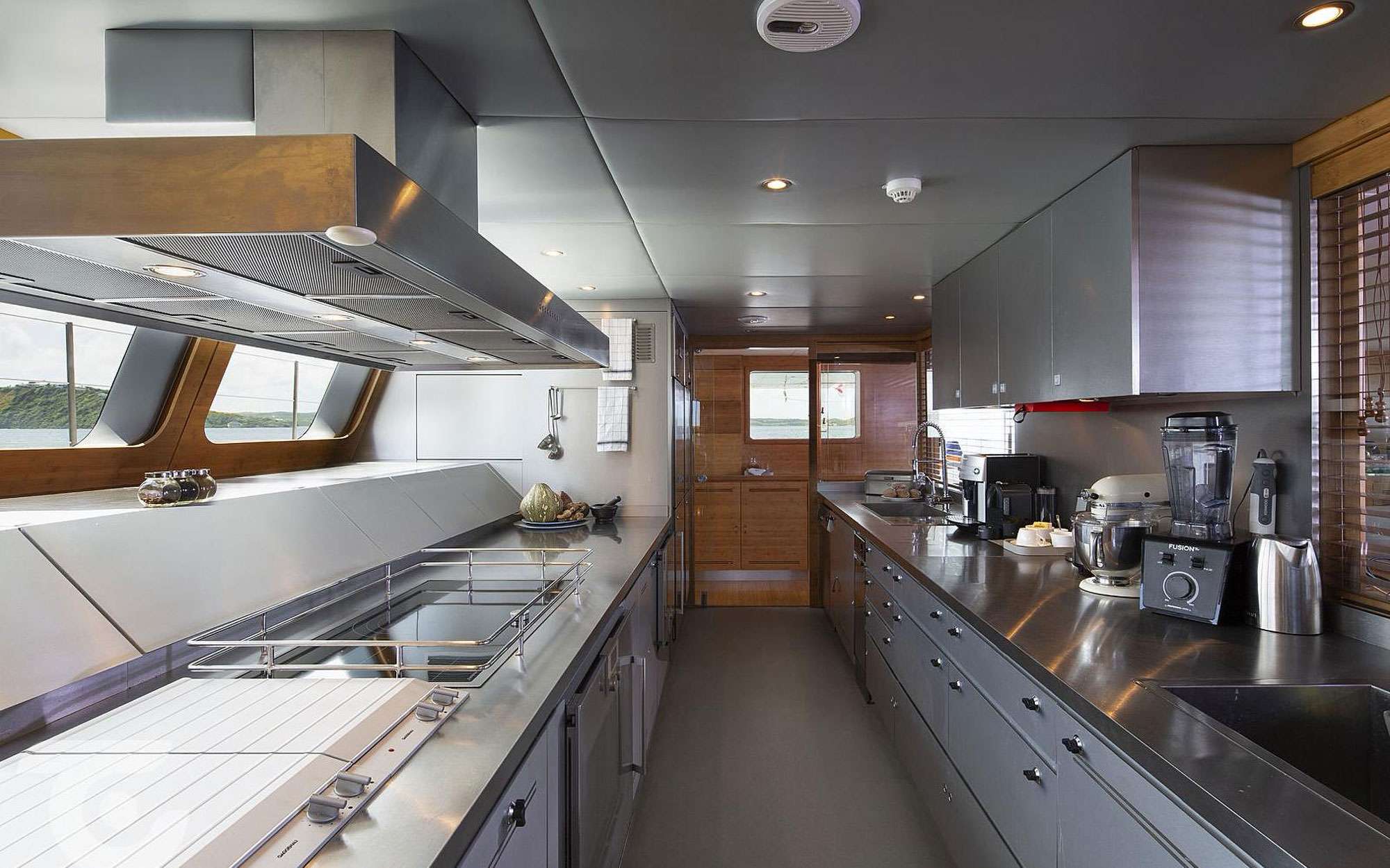 CHE Sunreef 114 - galley