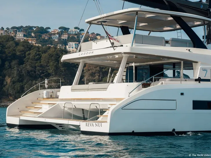 REVA NUI Lagoon Seventy 7 - aft shot REVA NUI Lagoon Seventy 7 - aft shot