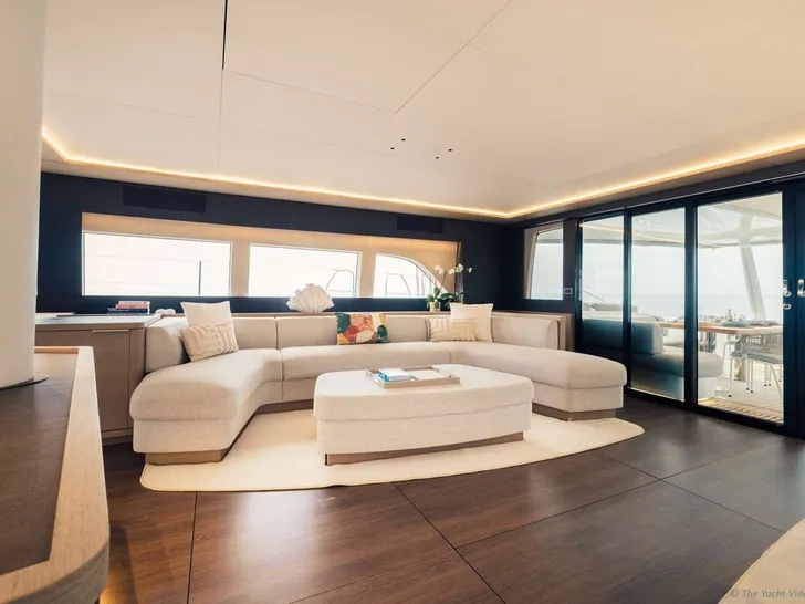 REVA NUI Lagoon Seventy 7 - saloon lounge REVA NUI Lagoon Seventy 7 - saloon lounge