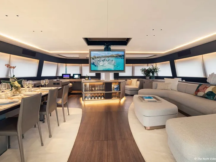 REVA NUI Lagoon Seventy 7 - saloon REVA NUI Lagoon Seventy 7 - saloon